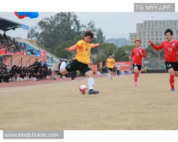 足球秒换人新策略提升比赛节奏与观赏性引发热议